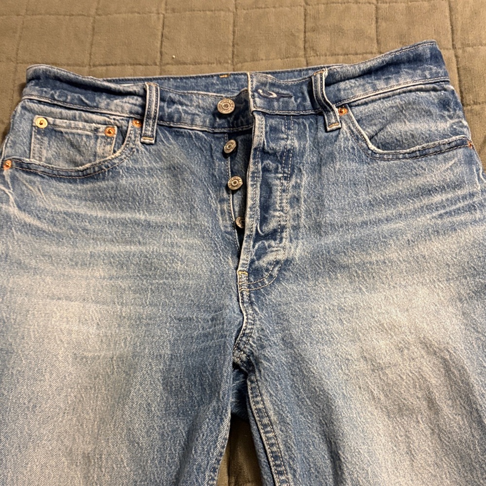 Gap Cheeky Straight High Rise jeans 
6 short